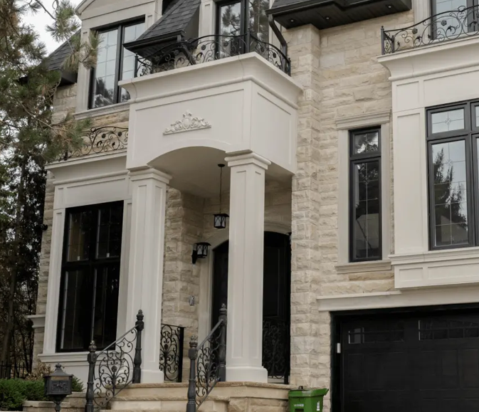 Decorative Precast Columns: Adding Roman Elegance to Modern Villas