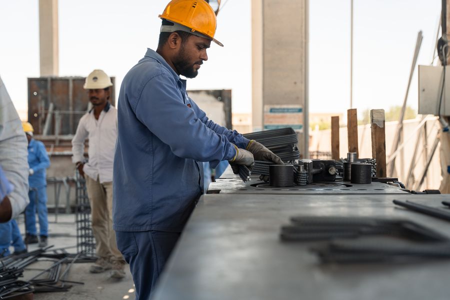 Finishing a precast element