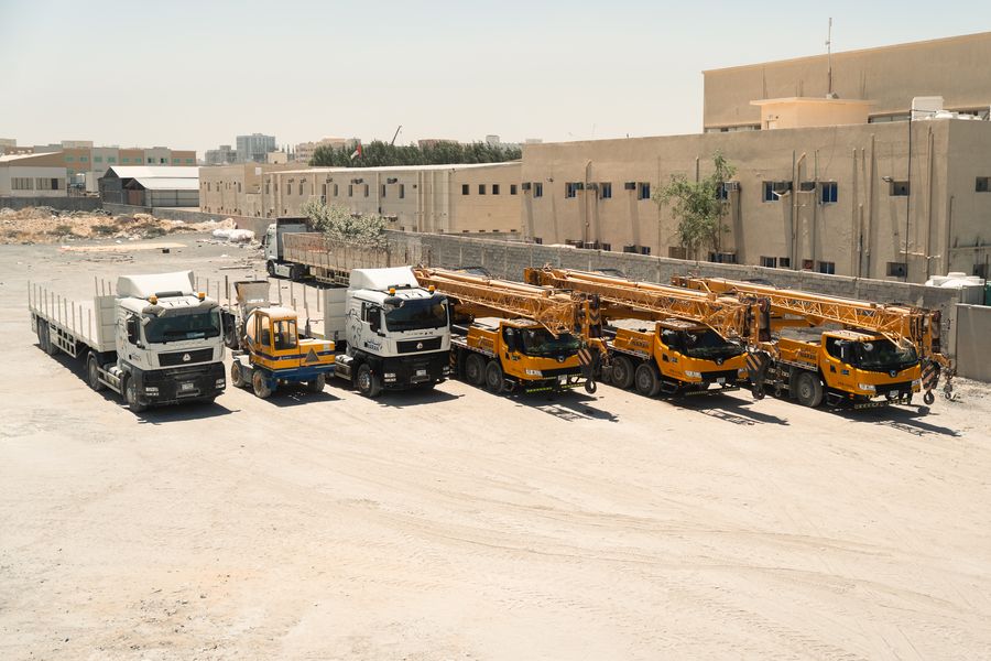 Crane and trailer fleet