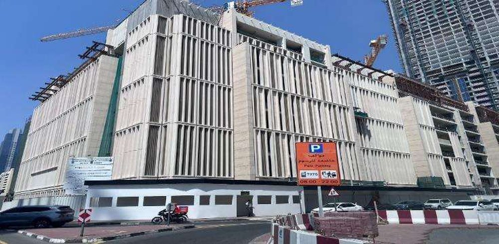 Galleria car park building with white acid-etch precast cladding